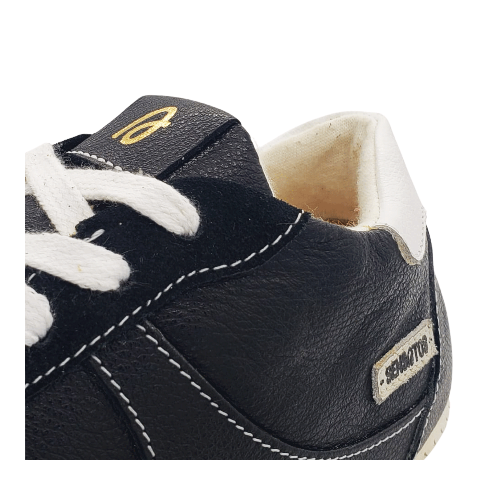 Zapatilla A3 Retro - Blanco y Negro