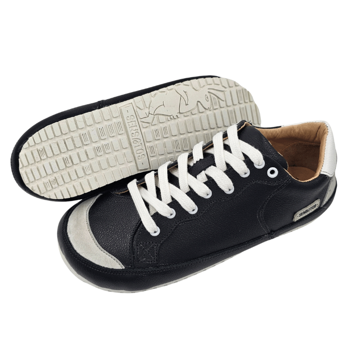 RE - Zapatilla A2. Negra con Blanco ♻️