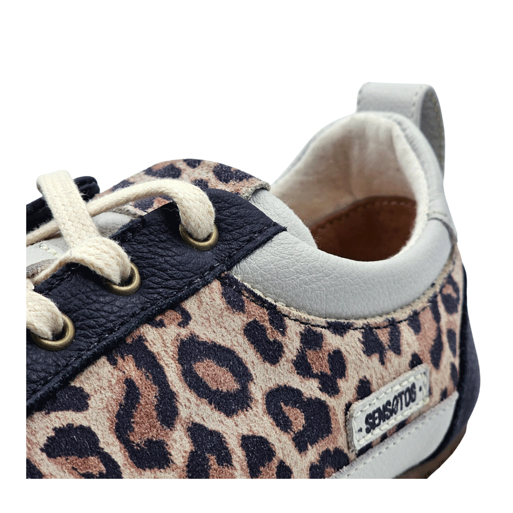 Zapatilla A1. Animal Print
