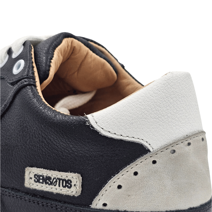 RE - Zapatilla A2. Negra con Blanco ♻️