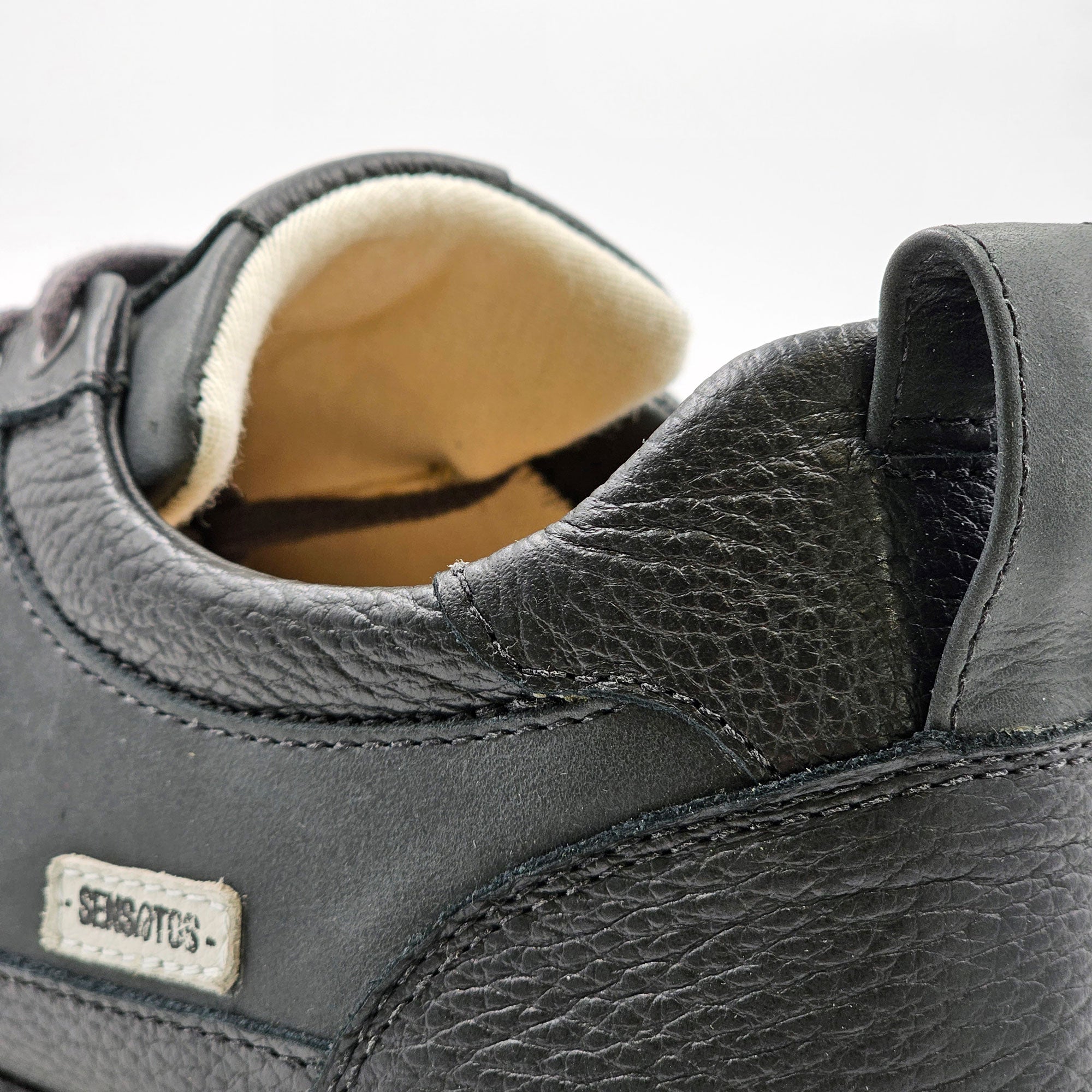 Zapatilla A1. Negra